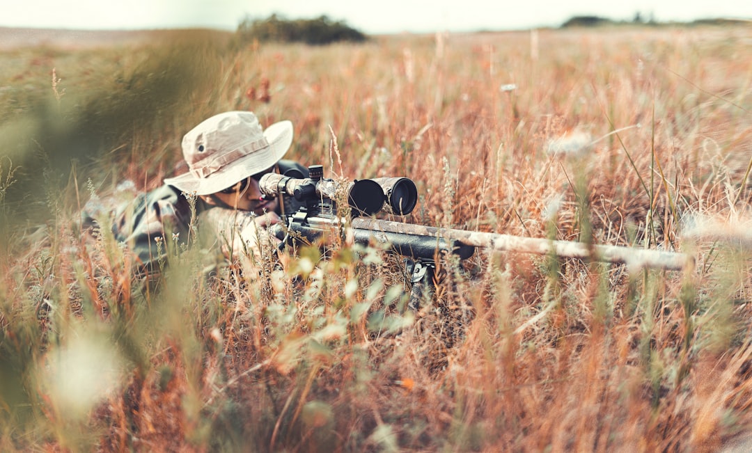 Find den perfekte Deerhunter jagtjakke hos Pamhule Jagt & Buegrej